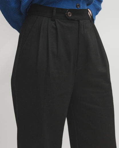 Lowie Drill Black Pleat Front Trouser