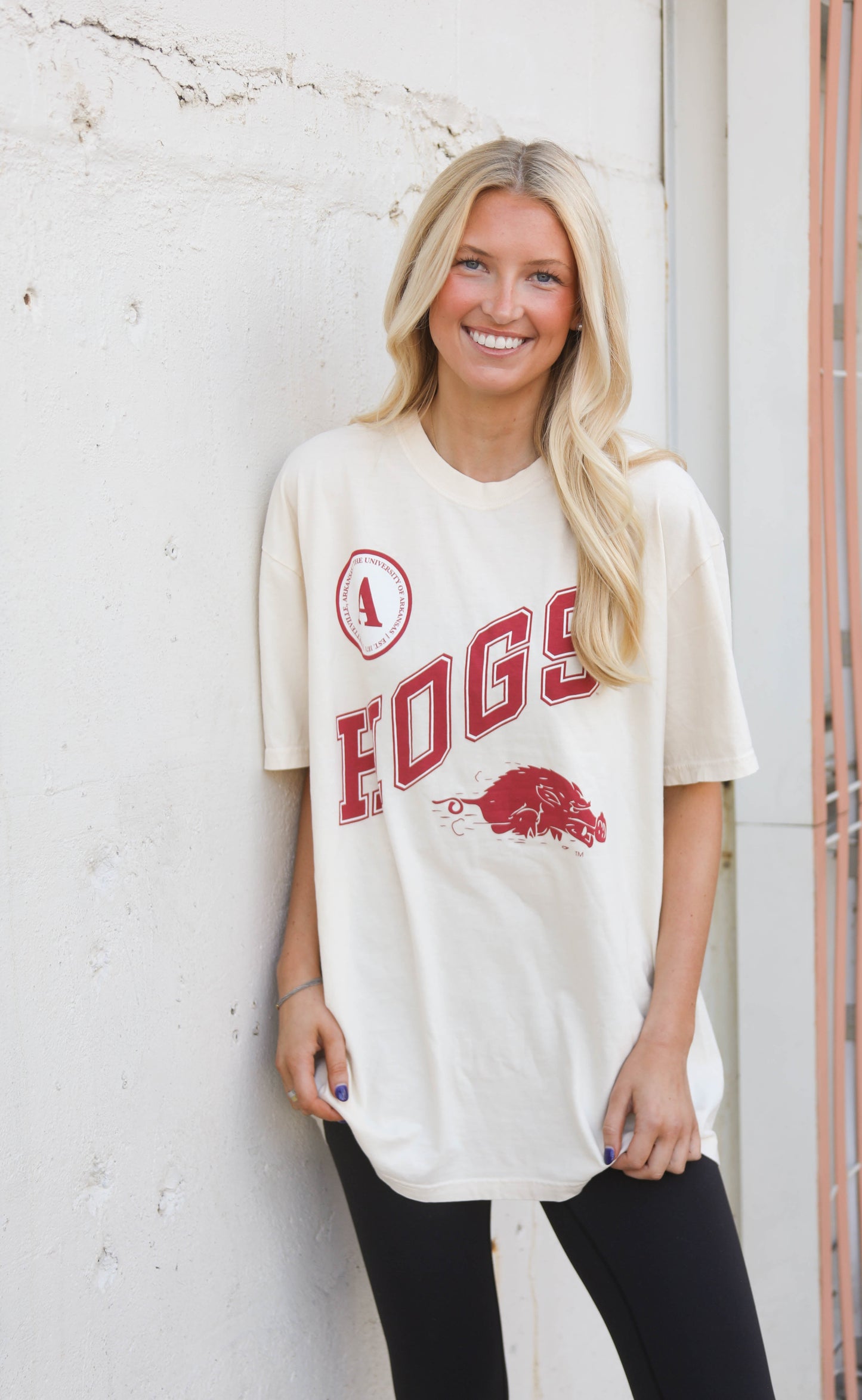 charlie southern: hogs badge vault t shirt
