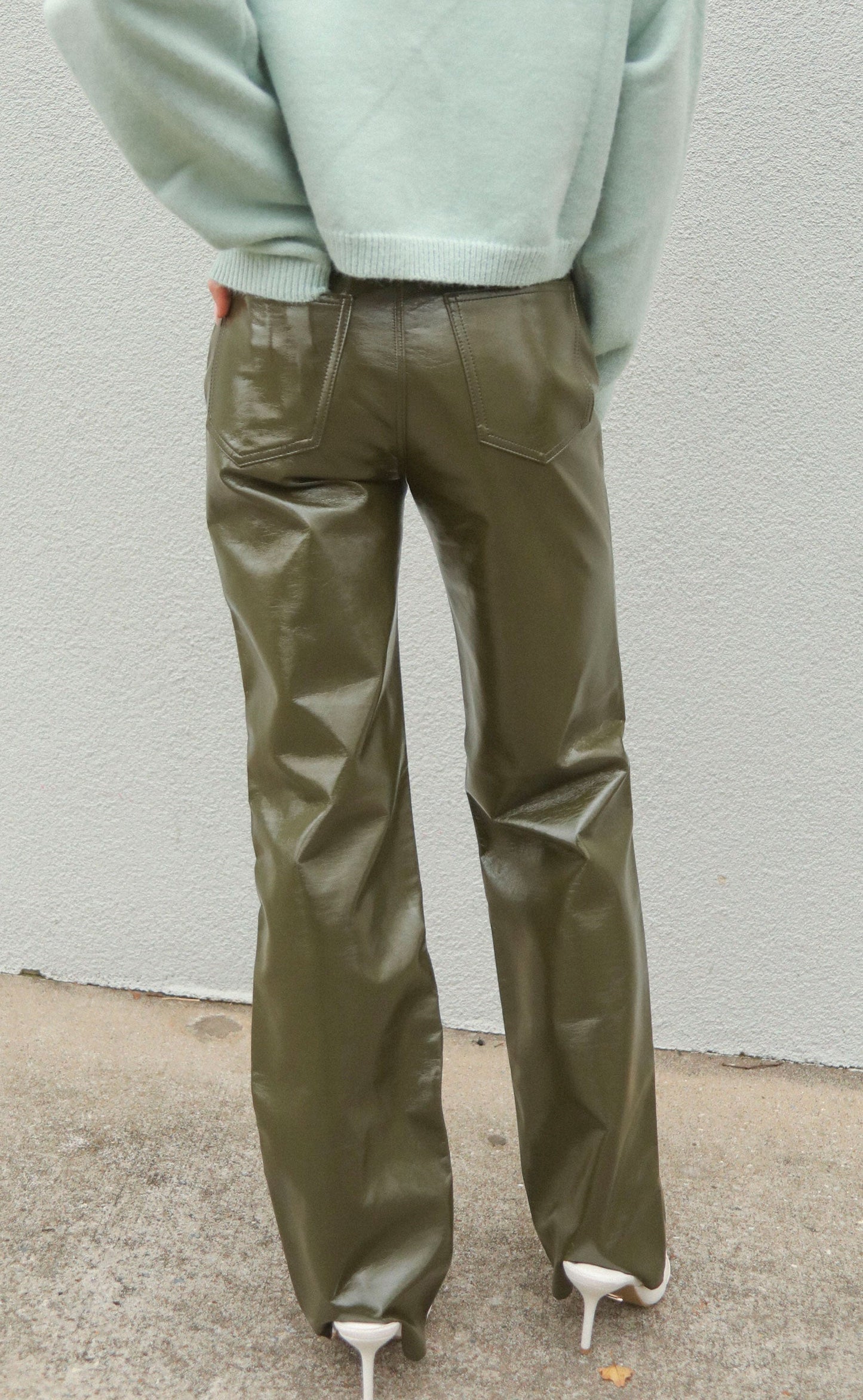 pistola: cassie super high rise straight - olive vinyl