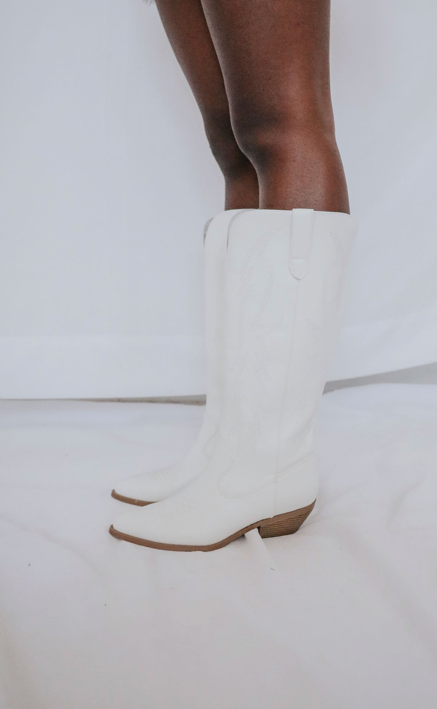 leave this town boot - white