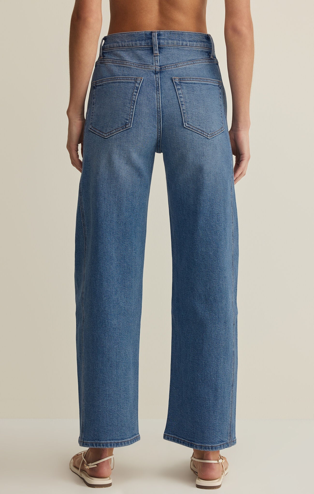 Luna High Rise Bowed Crop
